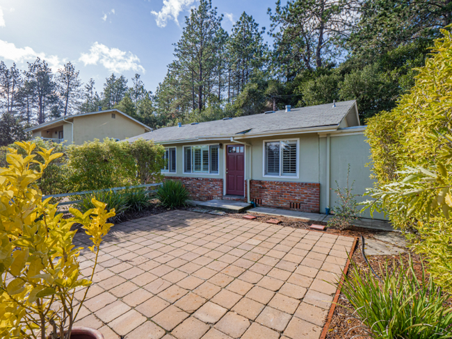 Building Photo - 170 Brook Knoll Dr