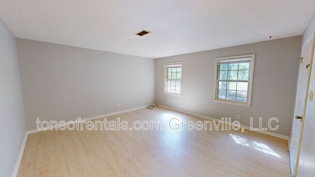 Foto del edificio - 156 Hidden Hill Road