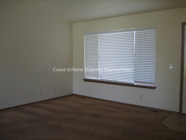 Foto del edificio - 3 bed house in Fieldstone!