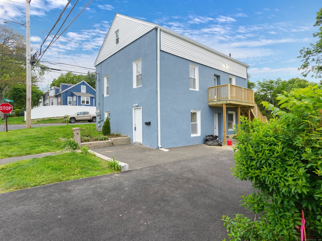 Primary Photo - 86 Crane St