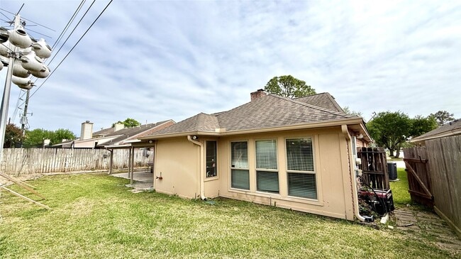 Building Photo - 14834 Charlmont Dr
