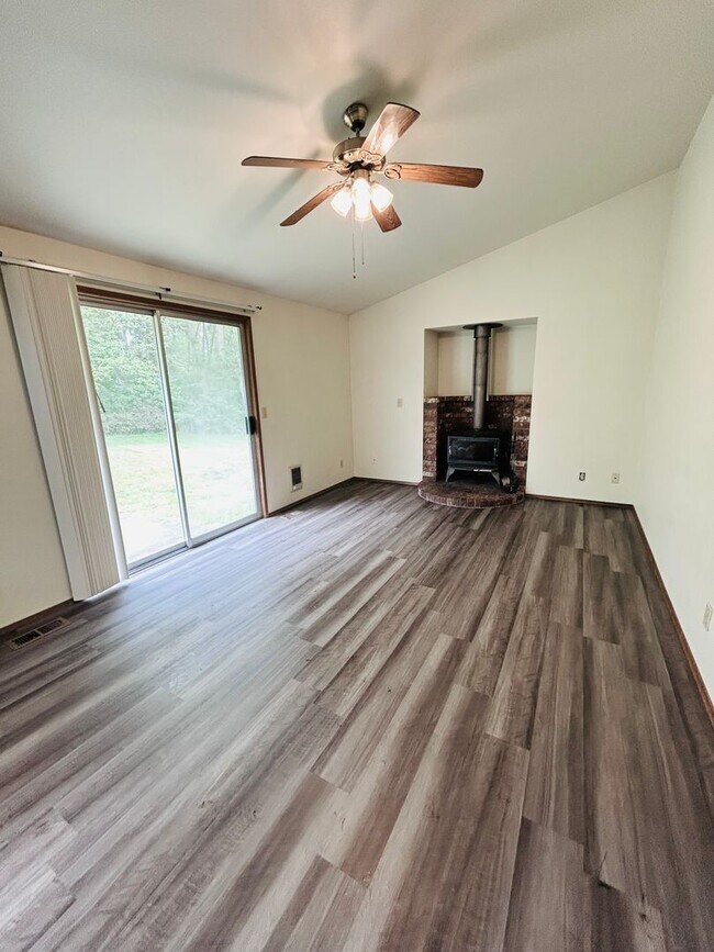 Foto del edificio - ***PENDING APPLICATION***Lovely Home Minutes away from West Beach