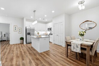 Interior Photo - Abri At West Iris