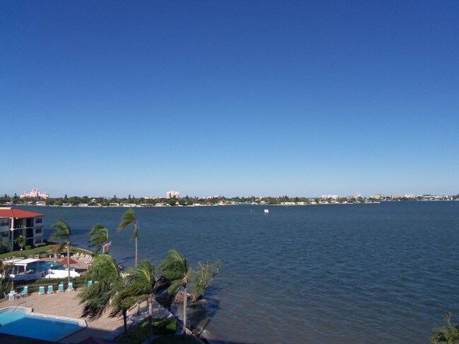 Foto del edificio - 6211 Sun Blvd