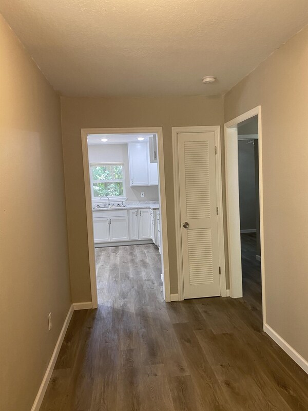 Foto del edificio - 6332 Fabian Dr