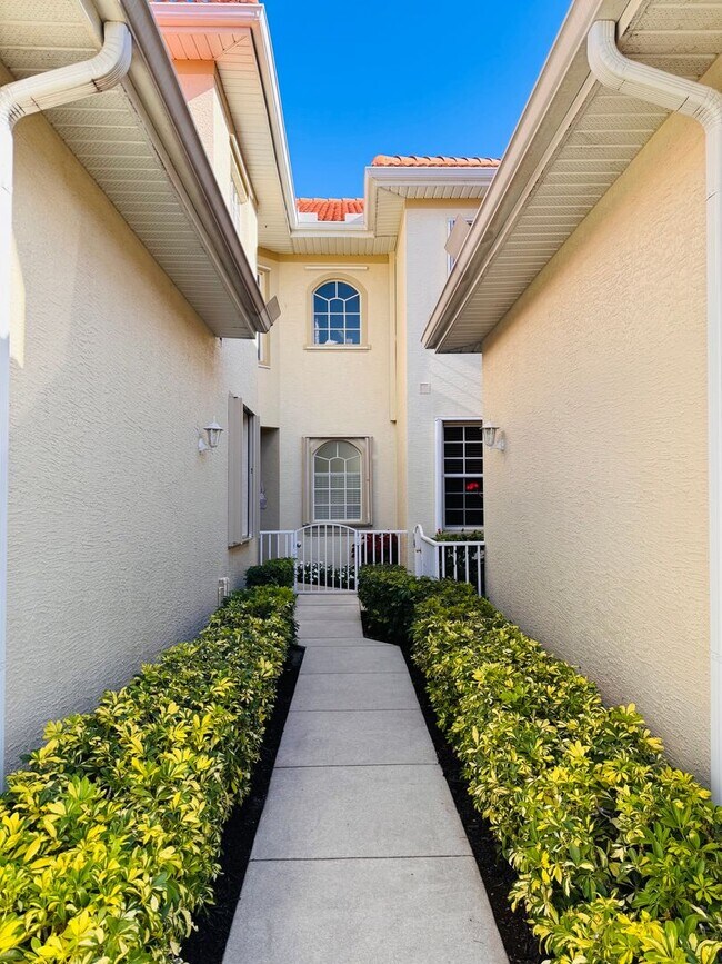 Building Photo - Experience Bell Tower Park. GATED ground floor 2 Bed 2 Bath Den 1 Car Garage Condo.