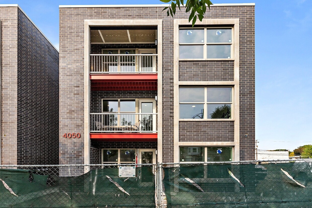 Primary Photo - 4050 S Indiana Ave