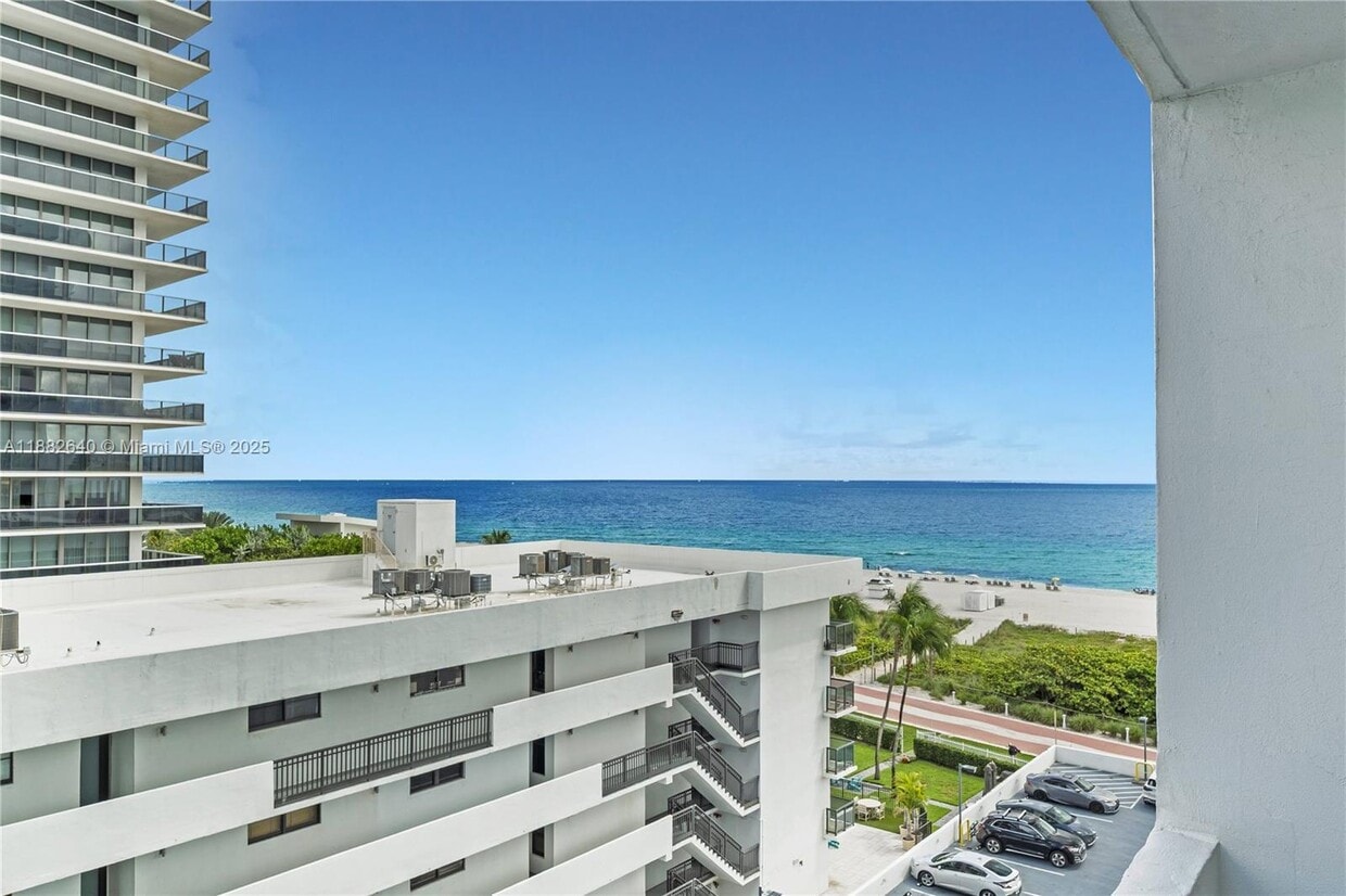 Primary Photo - 5825 Collins Ave