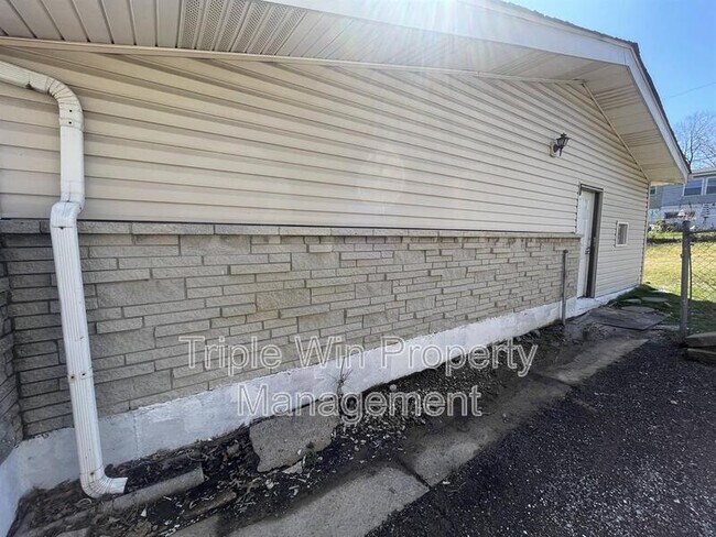Building Photo - 2636 Hadden Dr