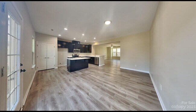 Building Photo - 2019 Sage Park Dr
