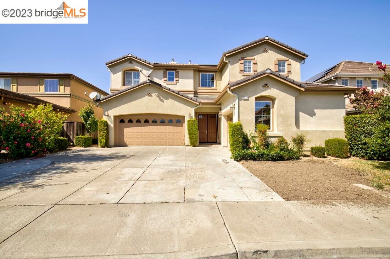 Primary Photo - 1129 Platinum St