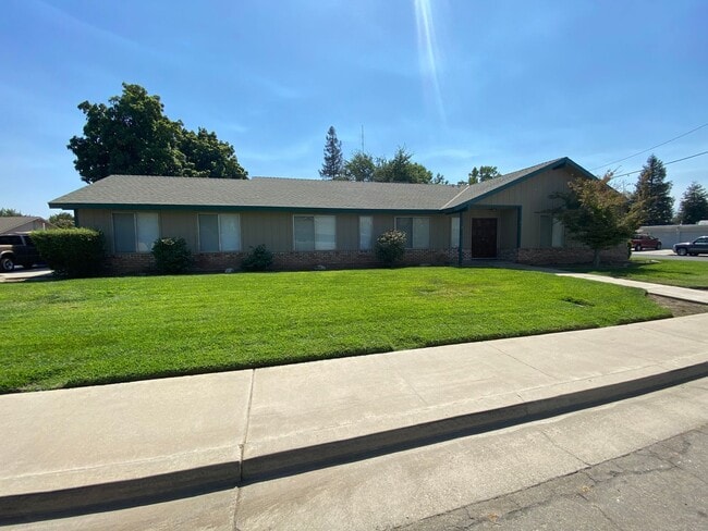 Foto del edificio - Charming Home for rent in Exeter, Ca