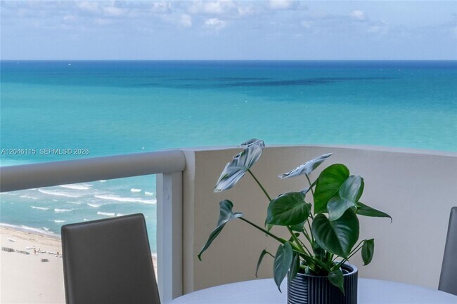 Foto del edificio - 5757 Collins Ave