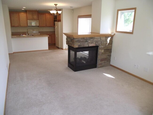 Lots of natural light with an end unit - 10827 Kingsfield Ln