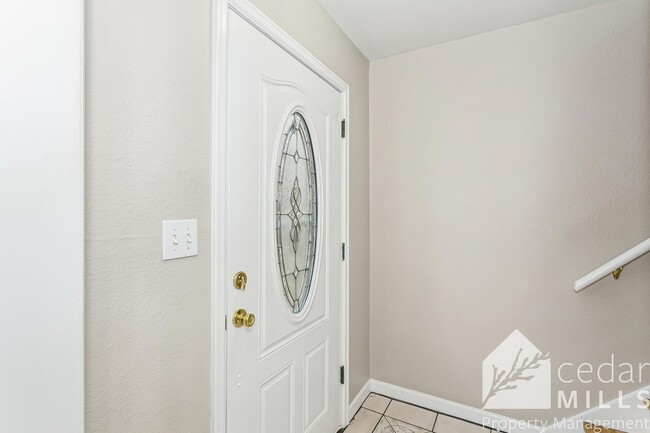 Foto del edificio - Large bi-level duplex in College Hill