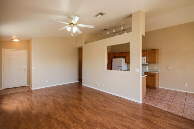 Foto del edificio - 9049 E Fairfield St