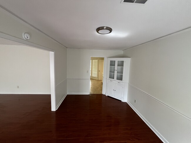 Building Photo - 1375 Riverwood Dr