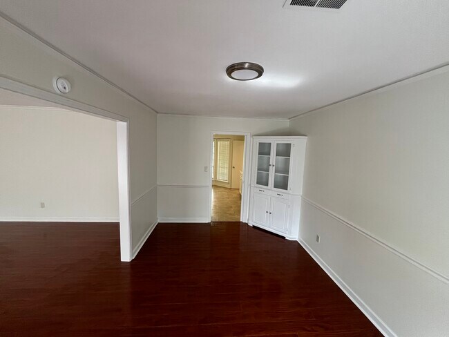 Foto del edificio - 1375 Riverwood Dr