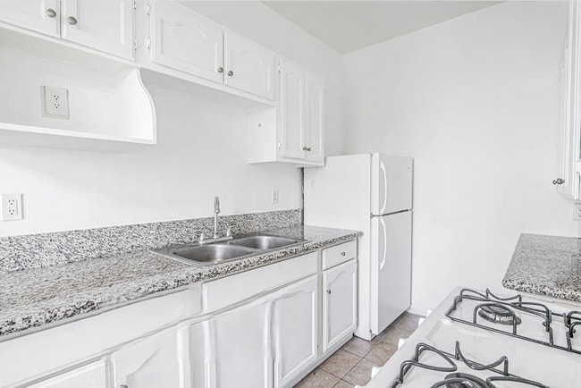 Building Photo - 1405 S Berendo St