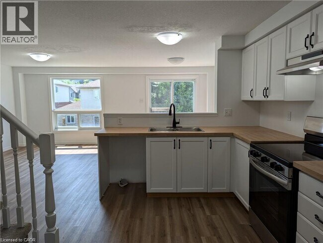 Building Photo - 699 Laurelwood Dr