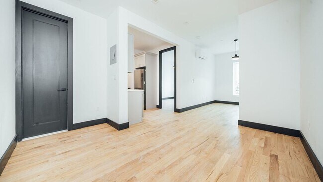 Building Photo - 921 Gates Ave
