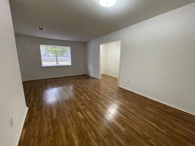 Foto del edificio - 7219 Tanager St