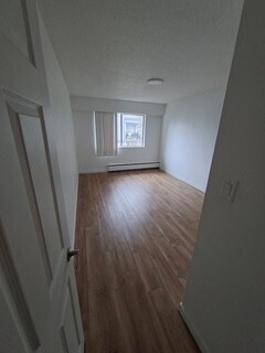 Building Photo - 1320 King Albert Ave