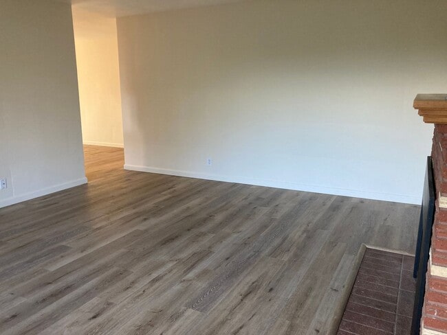 Building Photo - Three Bedroom Home in Keizer with Large Ya...