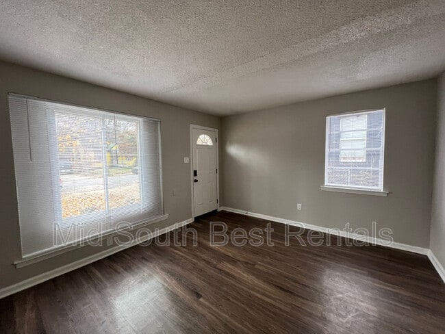 Building Photo - 3260 Coleman Ave