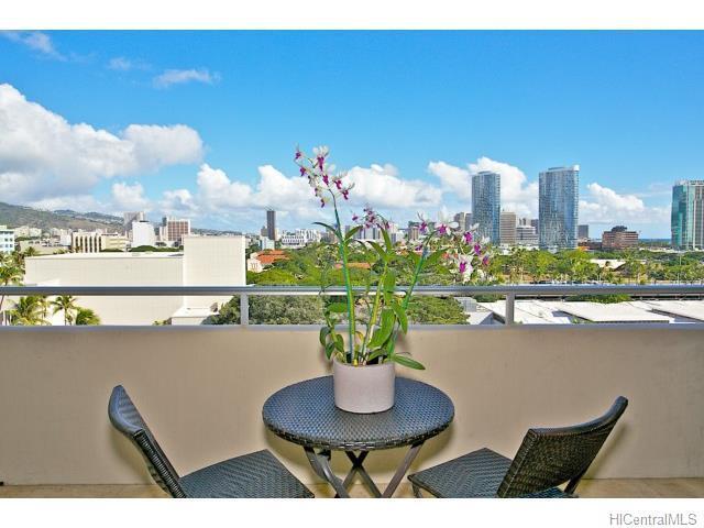 Foto del edificio - Roya Court Furnished 1 bed, 1 ba, 1 parkin...
