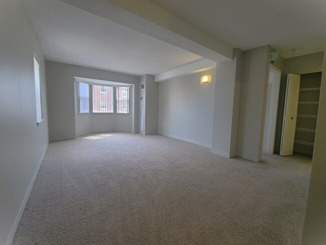 Building Photo - 40 Westwind Rd