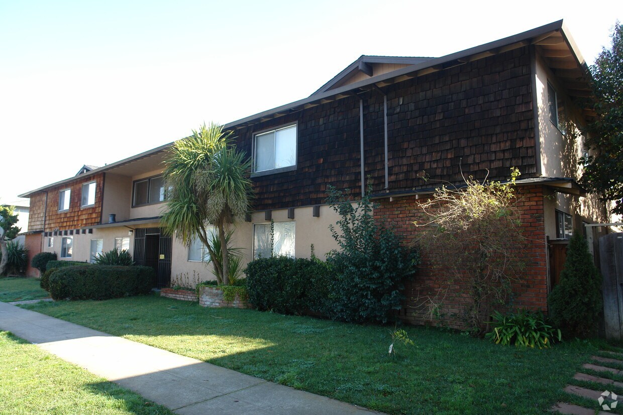 Primary Photo - 1070 Oakmont Dr