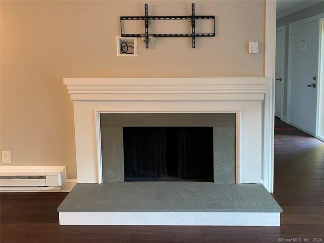 Building Photo - 311 Heritage Vlg