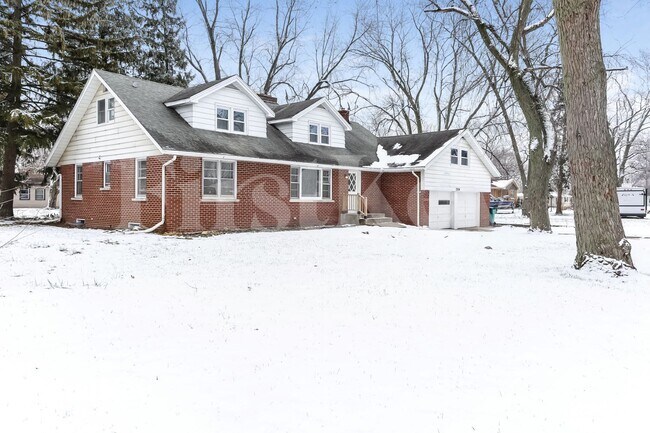 Foto del edificio - 2524 Golfview Dr