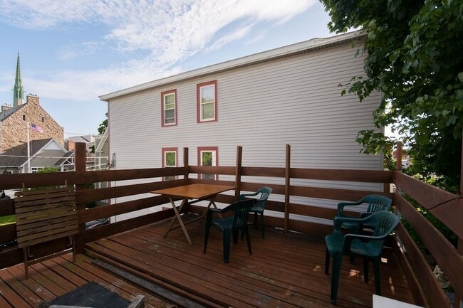 Building Photo - 283 Spring St