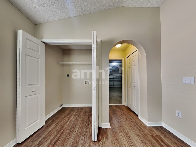 Foto del edificio - 1844 Saga Ct