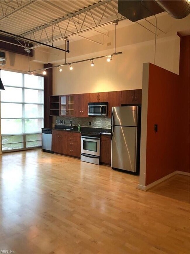 Foto del edificio - 1 BED / 1 BATH CONDO