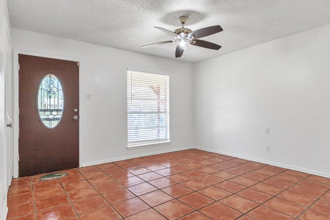 Building Photo - 5935 Highfield St