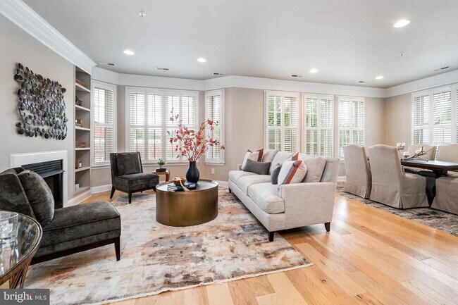 Foto del edificio - 828 Slaters Ln