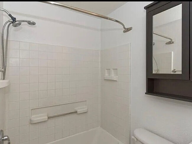 Building Photo - Beautiful 3 Bedroom Home in Denver