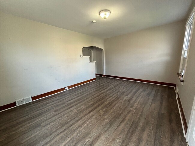 Building Photo - 608 Farnsworth Ave