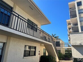 Building Photo - 6180 Sun Blvd
