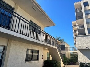 Building Photo - 6180 Sun Blvd