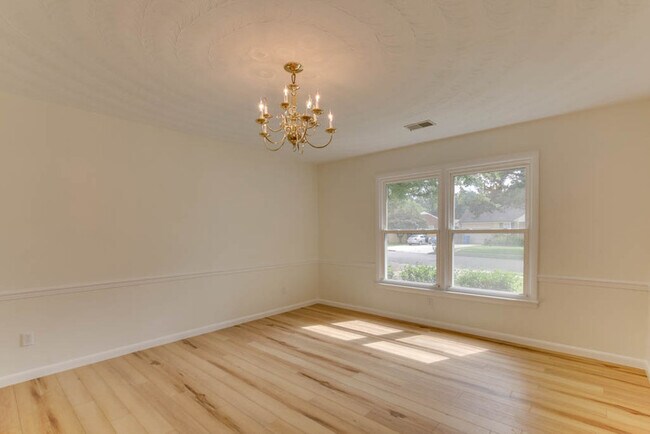 Building Photo - 2637 N Elizabeth Harbor Dr