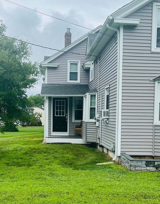 Foto del edificio - 144 Addison Rd