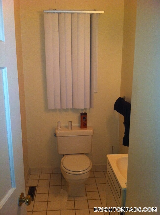 Building Photo - 9 Etna St