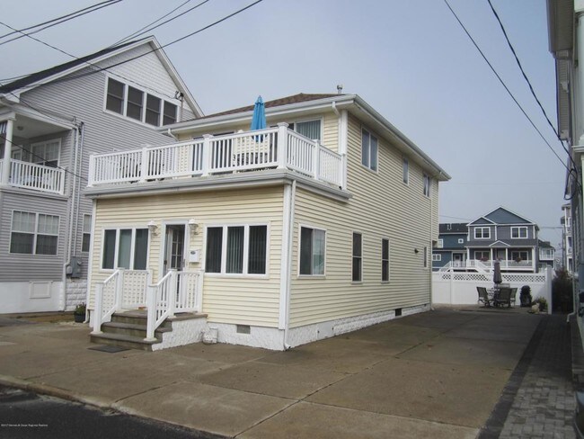 Building Photo - 26 Harding Ave