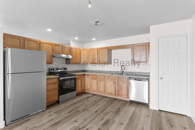 Building Photo - 5311 W Mauna Loa Ln