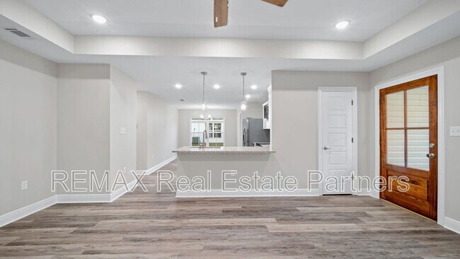 Building Photo - 8 Bellamy Ln