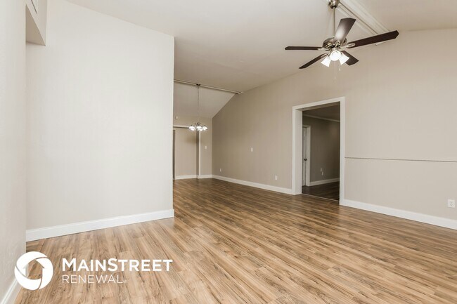 Building Photo - 1567 Lavilla St